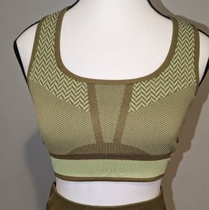 Fabletics Seamless Sports Bra (Size: M)